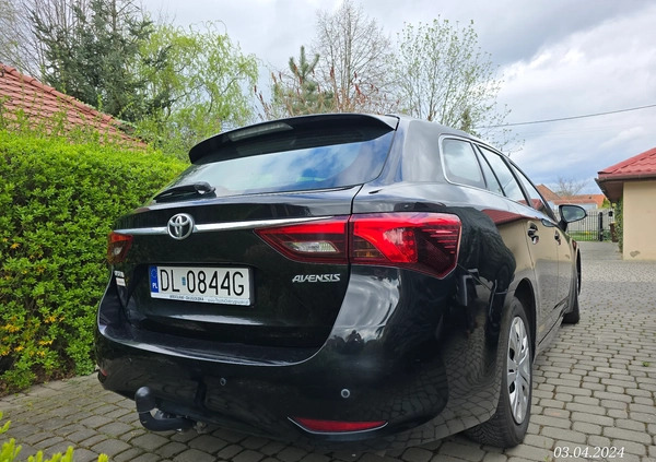 Toyota Avensis cena 49000 przebieg: 138092, rok produkcji 2015 z Żarów małe 407